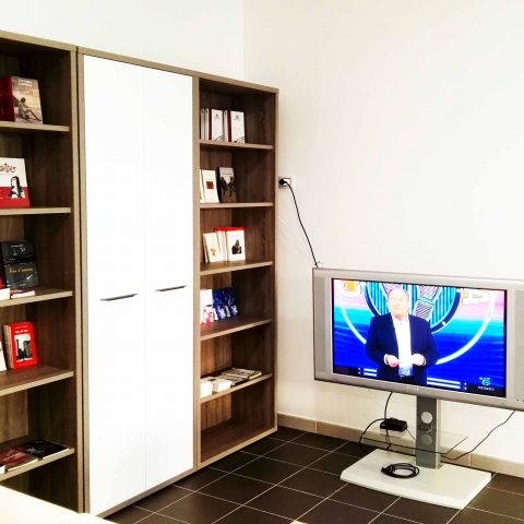Sala Polivalente: area TV e lettura
